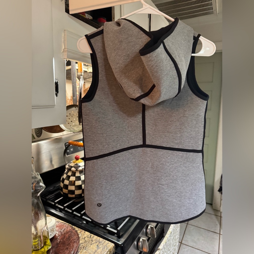 Lululemon reversible sculpted vest size 4